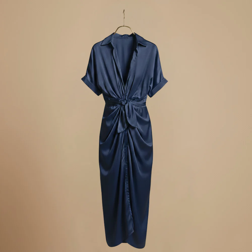 Minimalistische midi-jurk met ruches en strikbandjes voor dames Jelle Jora Mode